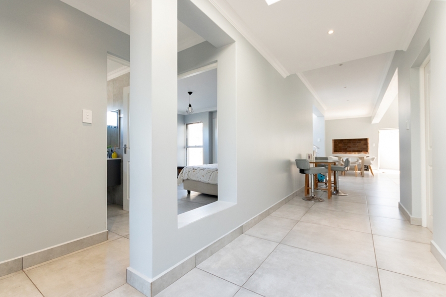 To Let 3 Bedroom Property for Rent in Calypso Beach Western Cape